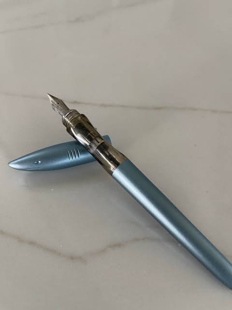 Shark fountain pen [1PC]